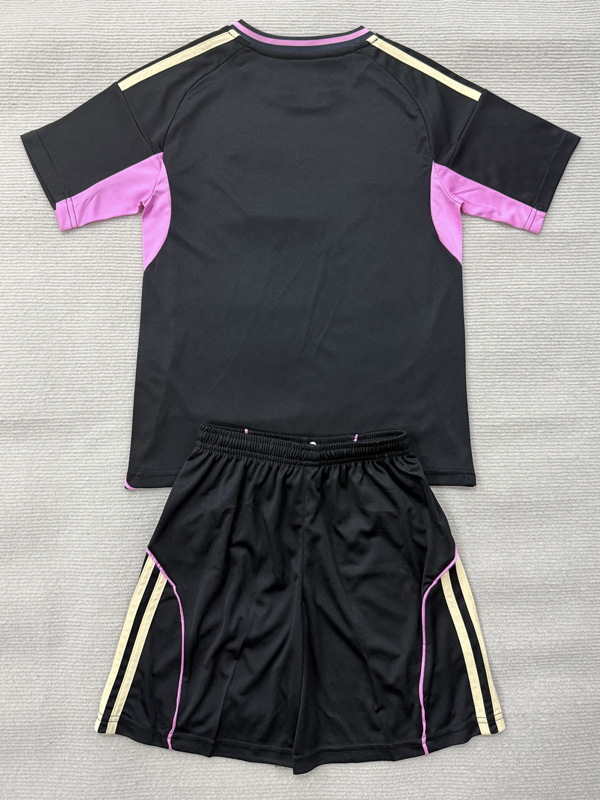 26-27 JUV Black Concept Edition Kids Training