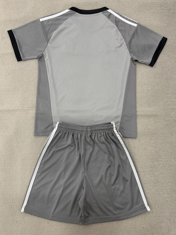 26-27 Nottingham Forest Grey Goalkeeper Kids Soccer Jersey