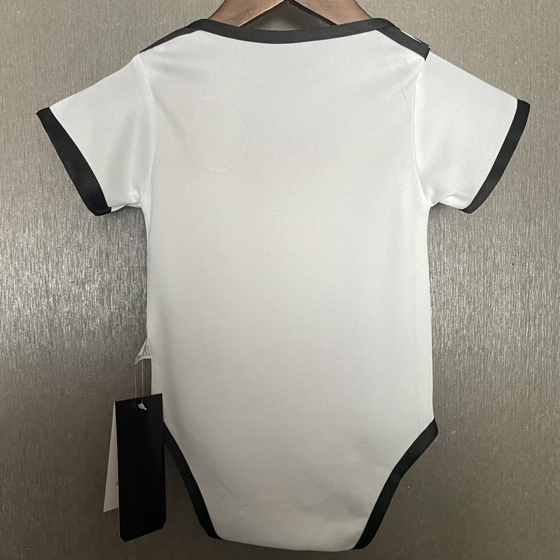 25-26 Germany White Baby Infant Crawl Suit